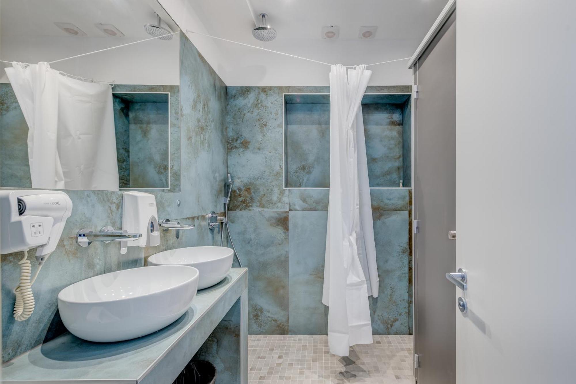 Colors Of Adriatic - Youth Only Hostal